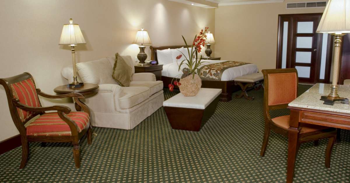 El hotel ofrece comodidad e infraestructura en el desierto mexicano.