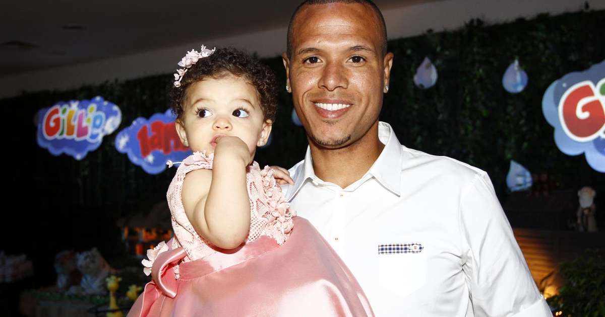Luís Fabiano comemora aniversário da filha mais nova em SP