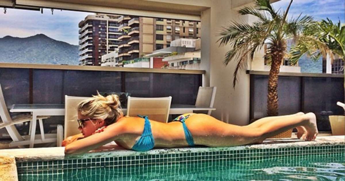 Bárbara Evans aproveita dias de sol para se bronzear no RJ Bárbara Evans aproveita dias de sol para se bronzear no RJ