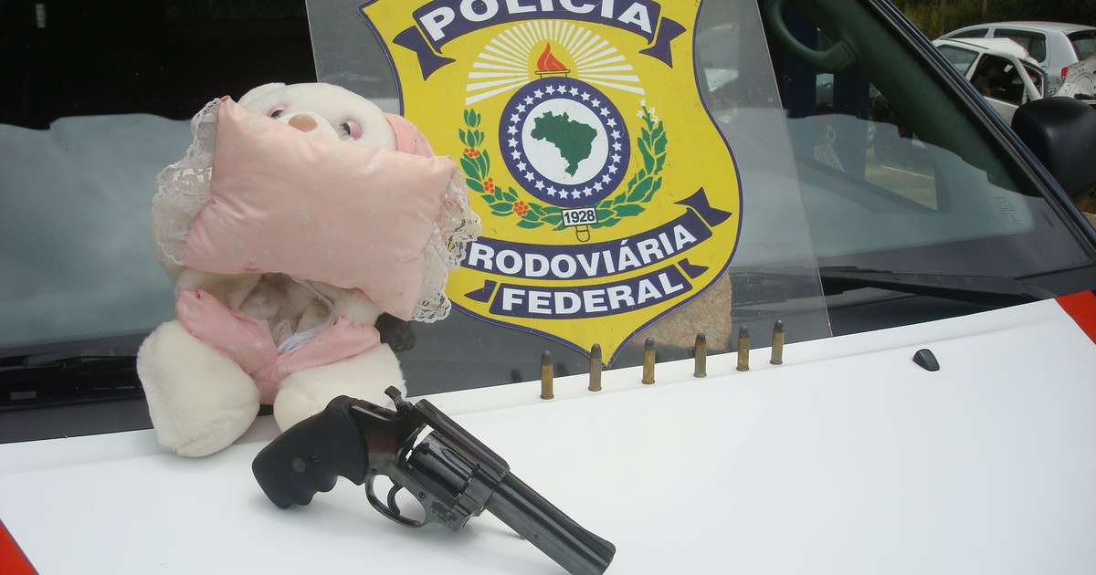 Menino que pretendia levar arma de brinquedo para a escola é