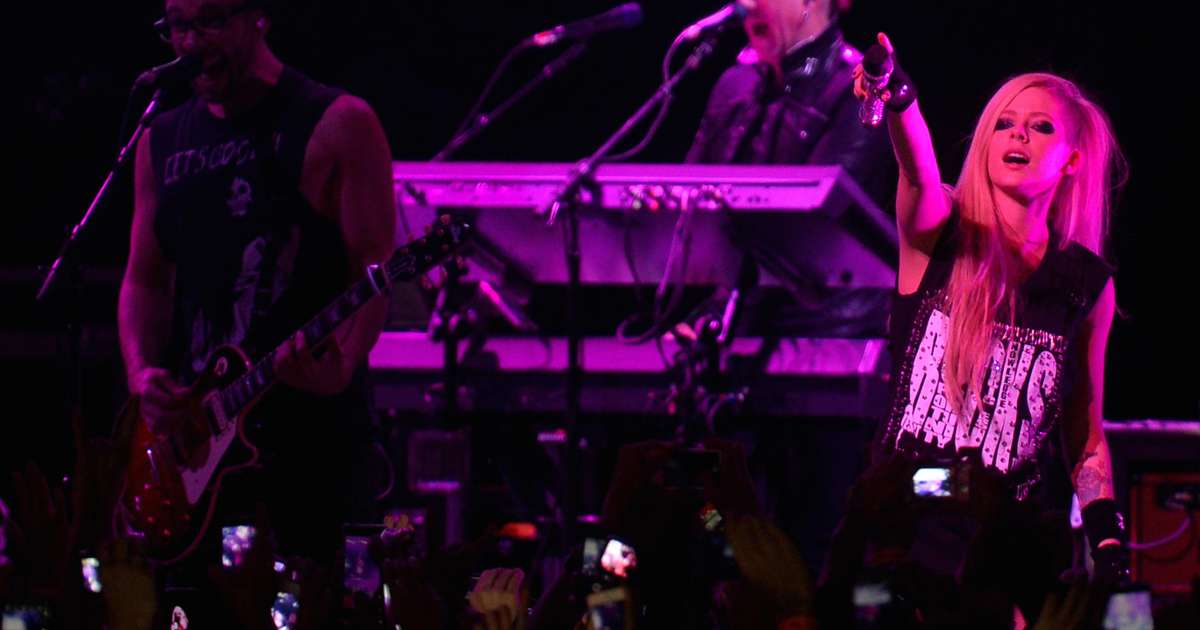 Avril Lavigne estreia turnê no Brasil com show em SP