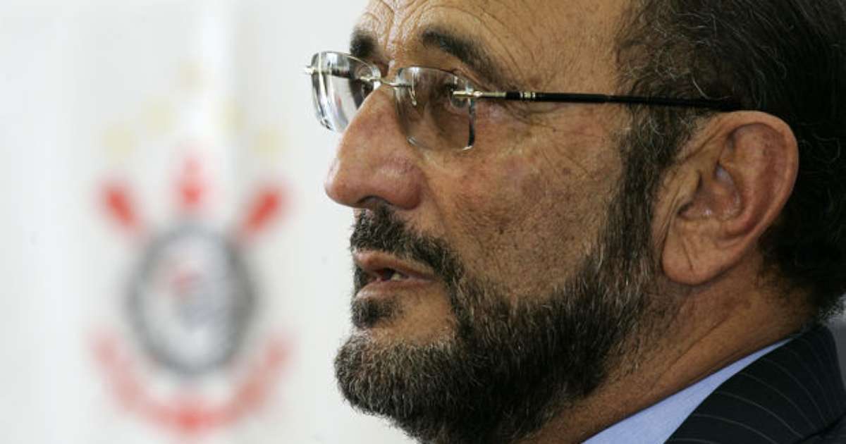 Após citar 'mulher com Aids', diretor do Corinthians pede demissão