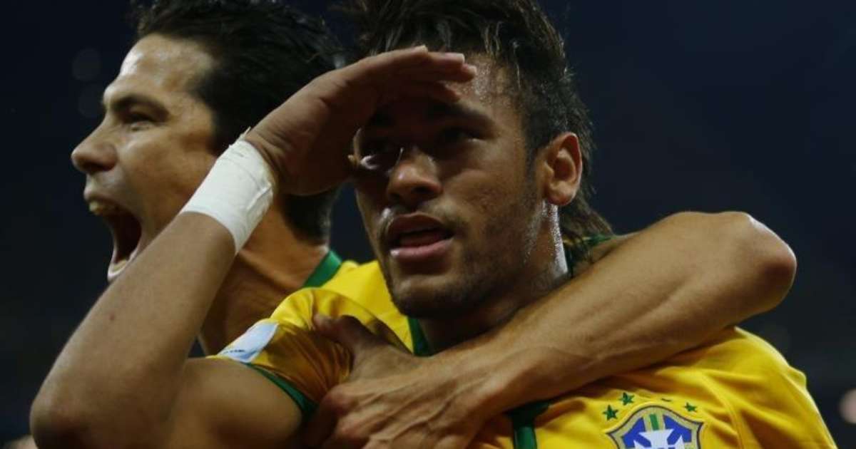 COPA 2014]Letra, calcanhar, acenos e, enfim, gols: Neymar agrada o torcedor  em Goiânia