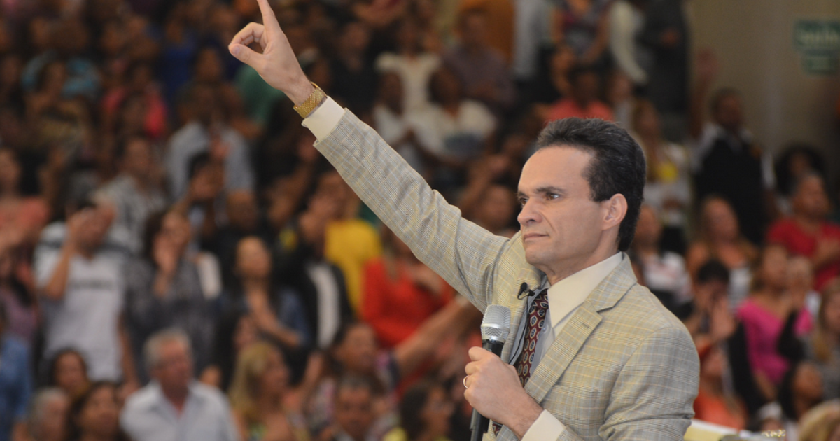 Culto vira comício e igreja faz até pesquisa eleitoral