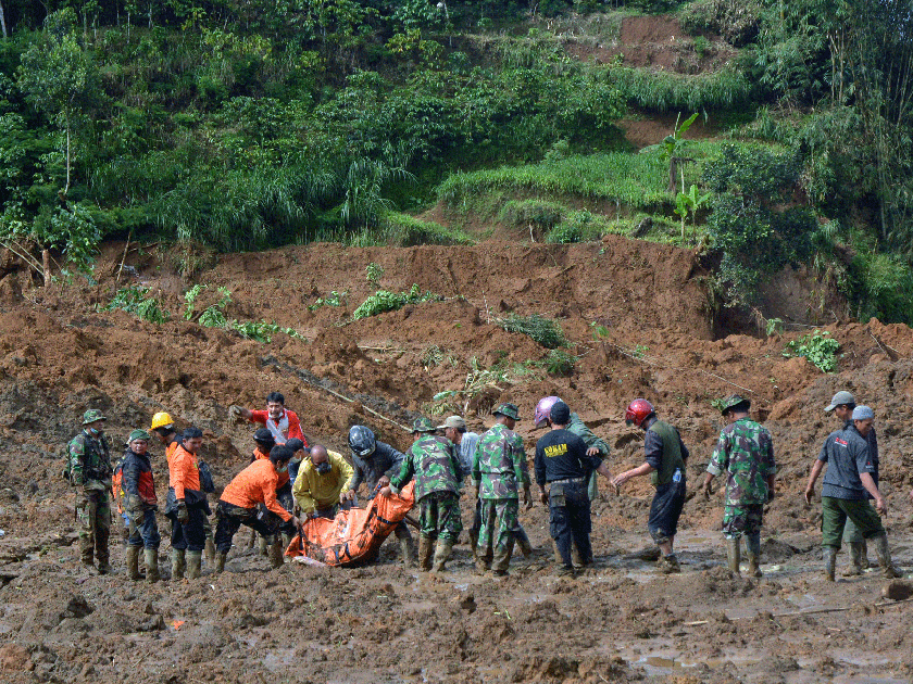 Sobe Para 56 O Número De Mortos Em Deslizamento Na Indonésia 