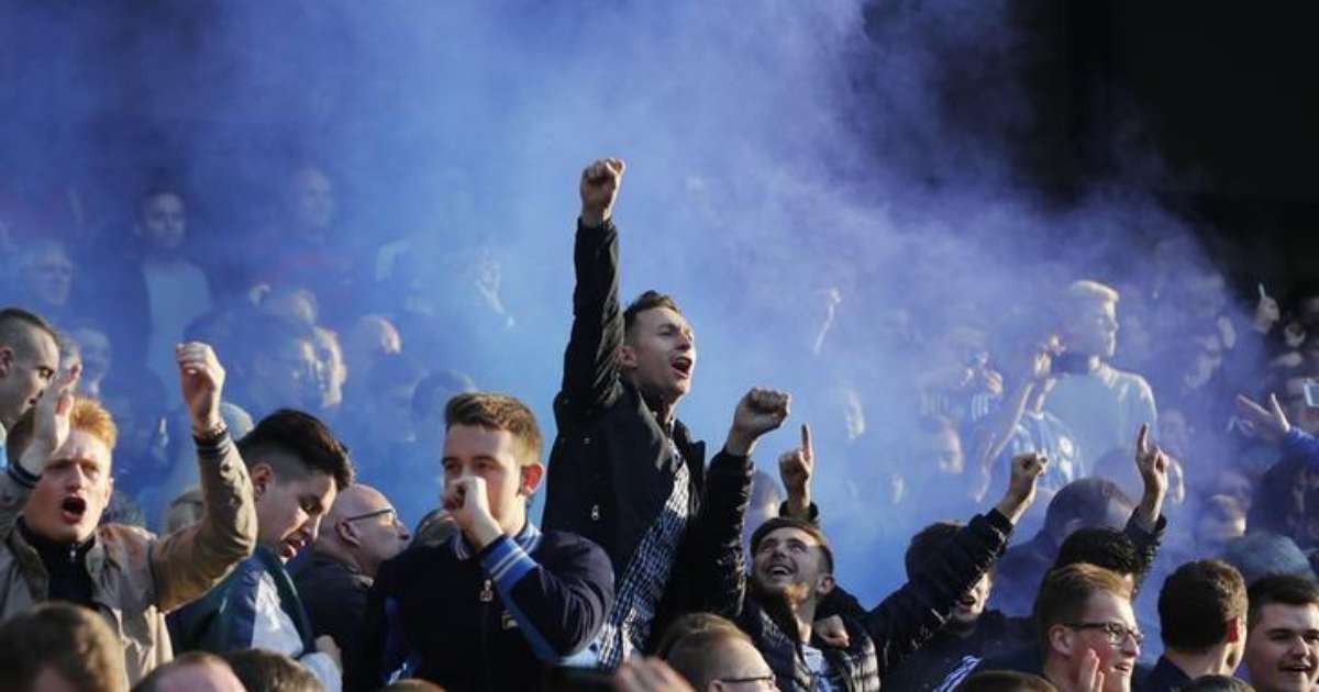 Chelsea condena torcedores filmados em incidente racista em Paris