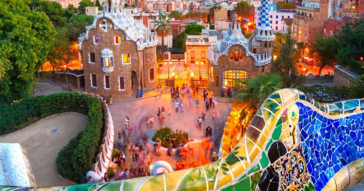 Испания парк Гауди. Парк Гуэль в Испании. Park Guell панорама. Королевство Испания.