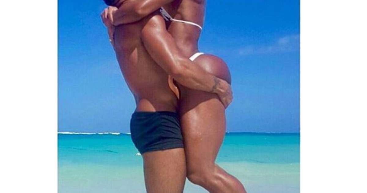 Belo faz selfie de beijo e registra pose sexy de Gracyanne em