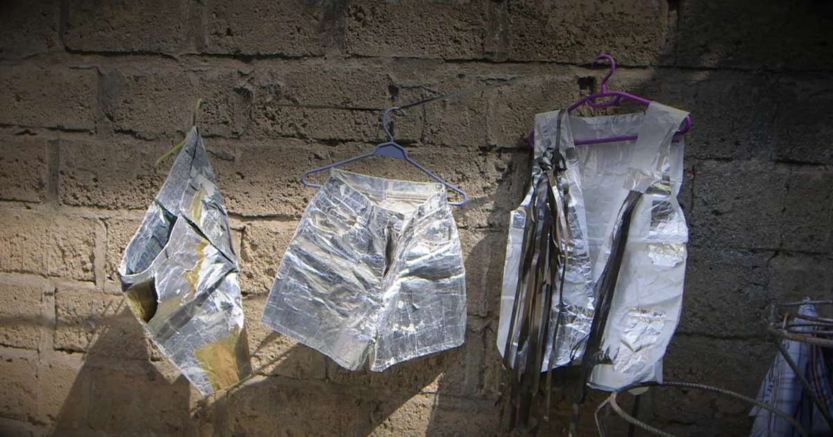 Estilista do Congo faz sucesso com roupas de papel