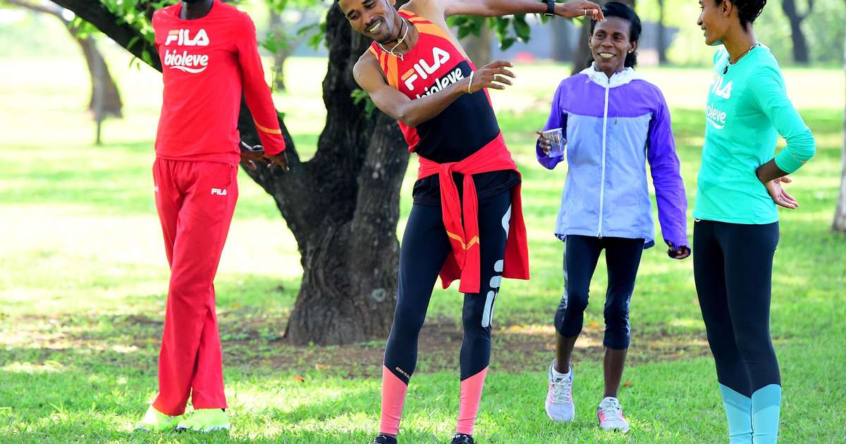 Favoritos, africanos chegam a SP e já treinam no Ibirapuera