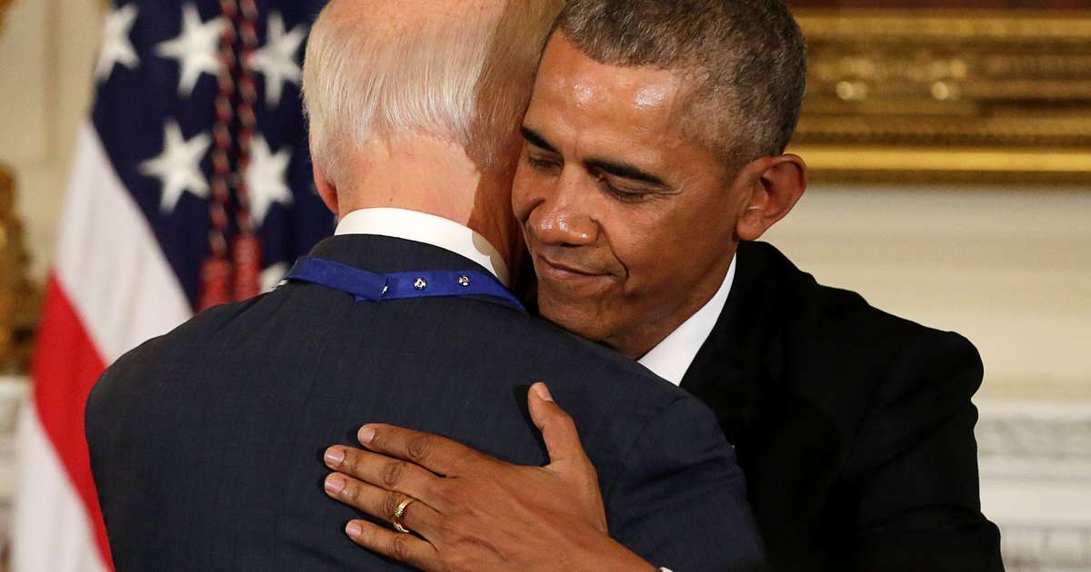 Obama surpreende e entrega a Biden principal condecoração civil dos EUA