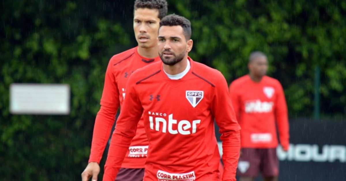 Dorival critica agente de Gilberto: "Tem que se limitar a empresariar"