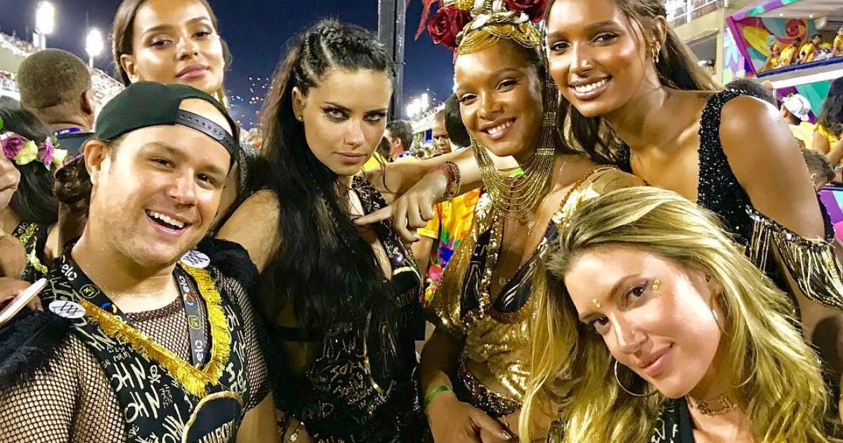 Modelos da Victoria Secret curtem camarote na Sapucaí, Carnaval 2018 no Rio  de Janeiro