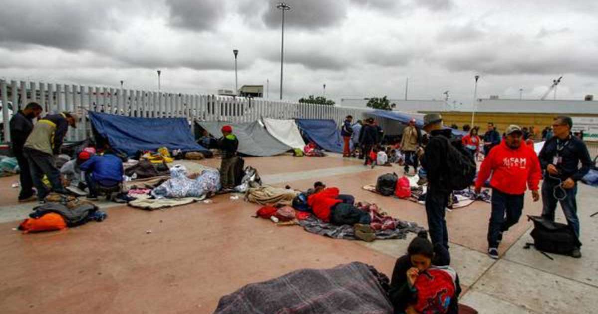 Caravana Com Migrantes Tenta Entrar Nos Eua Pelo M Xico