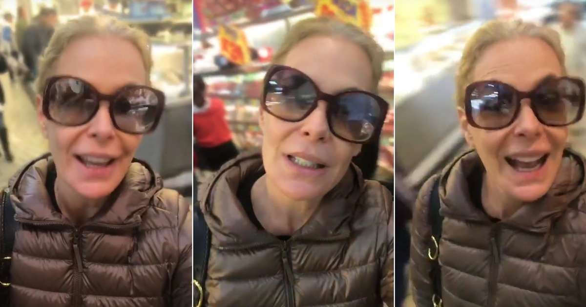 “Eu sou rica”: Carolina Ferraz faz vídeo em mercadão popular
