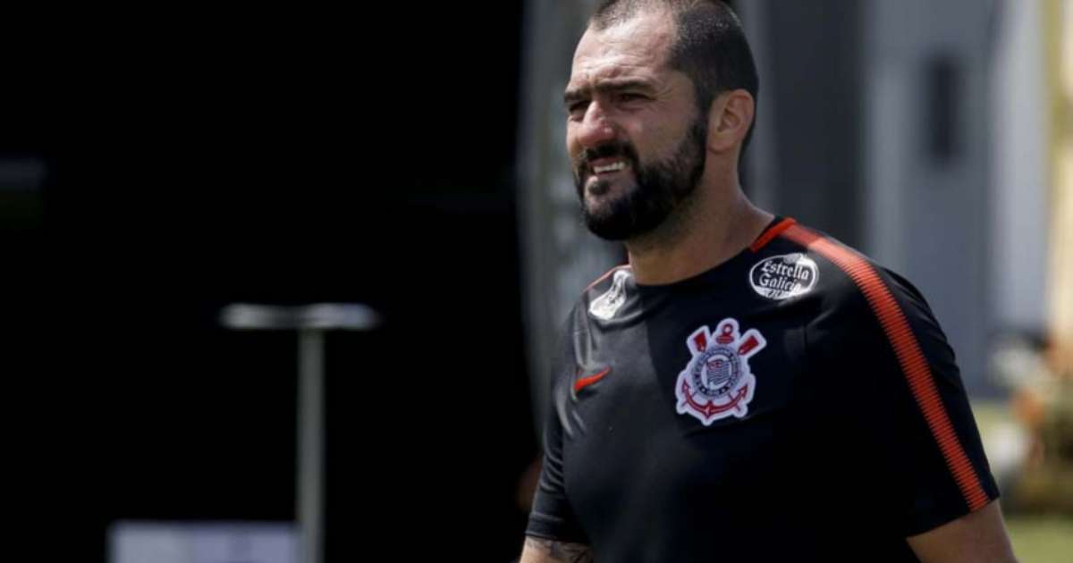 Danilo Recebe Homenagem E Jair Define Corinthians Para A Final