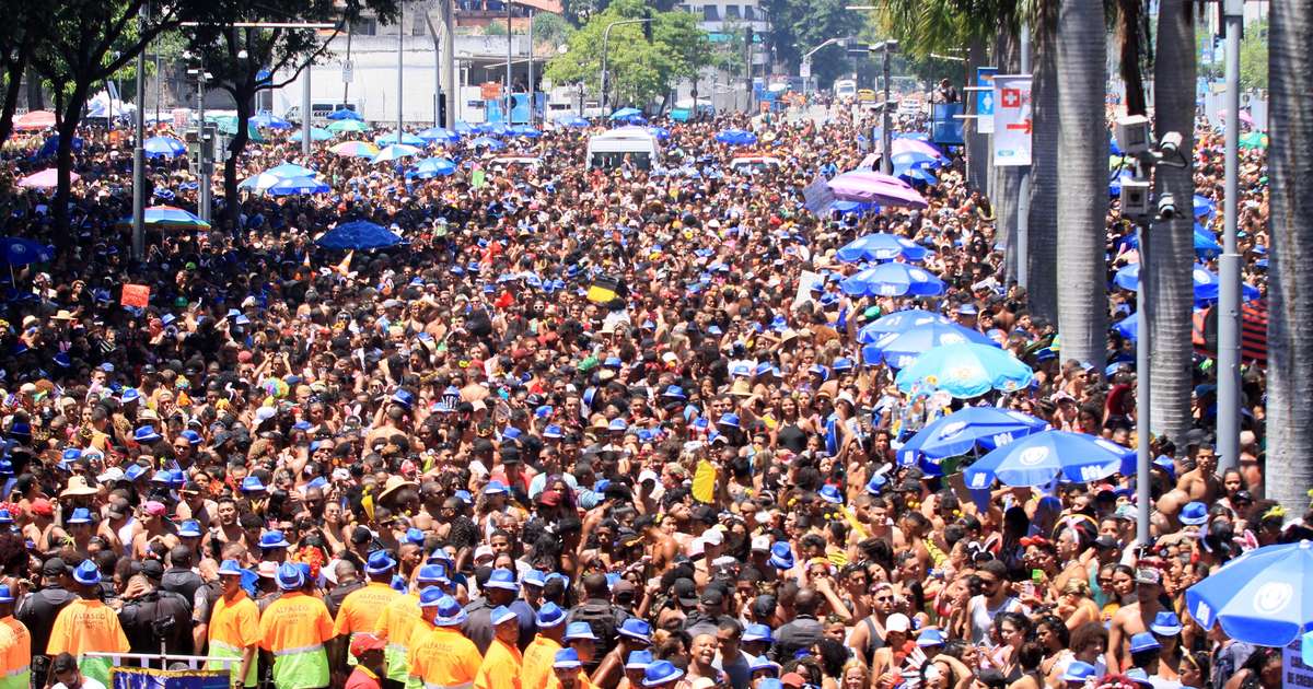 Esquina da Rua José Paulino c/ Cônego Martins, Marco da fun…