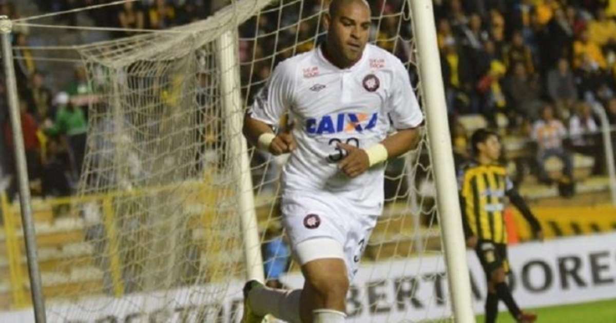 Adriano Imperador fazia seu último gol como profissional há exatos seis anos pelo AthleticoPR Adriano Imperador fazia seu último gol como profissional há exatos seis anos pelo AthleticoPR