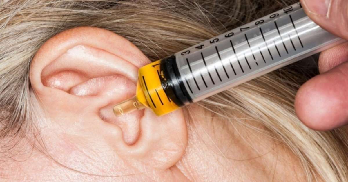 Ouvido tampado ou entupido: o que pode ser e o que fazer