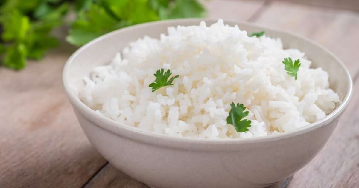 Truques para fazer arroz branco soltinho e mais saboroso