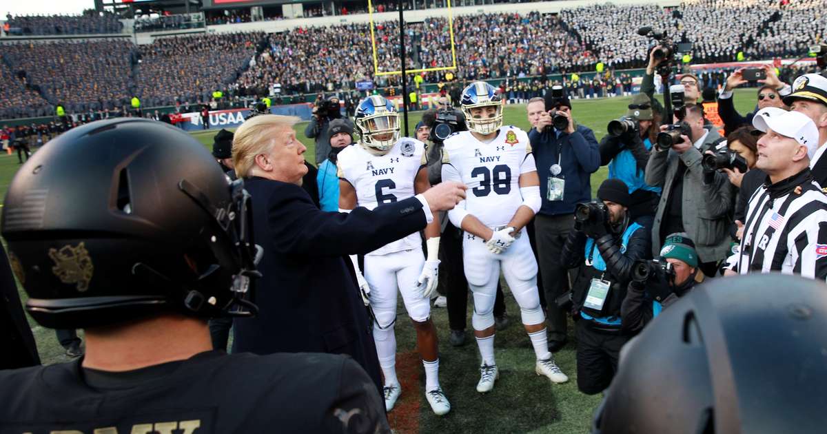 Trump defende disputa do futebol americano universitário, apesar
