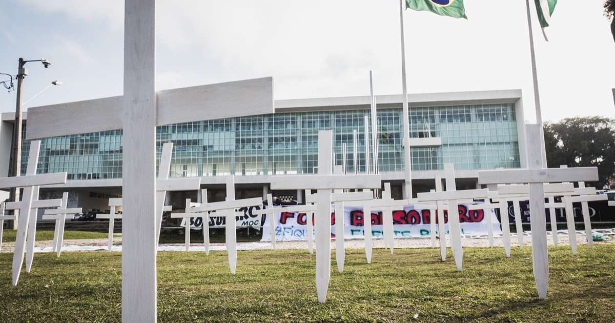 Brasil supera a marca de 120 mil mortos por coronavírus e chega a 3,8 ...