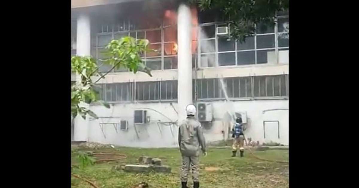 Incêndio Atinge Prédio Da Reitoria Da Ufrj 