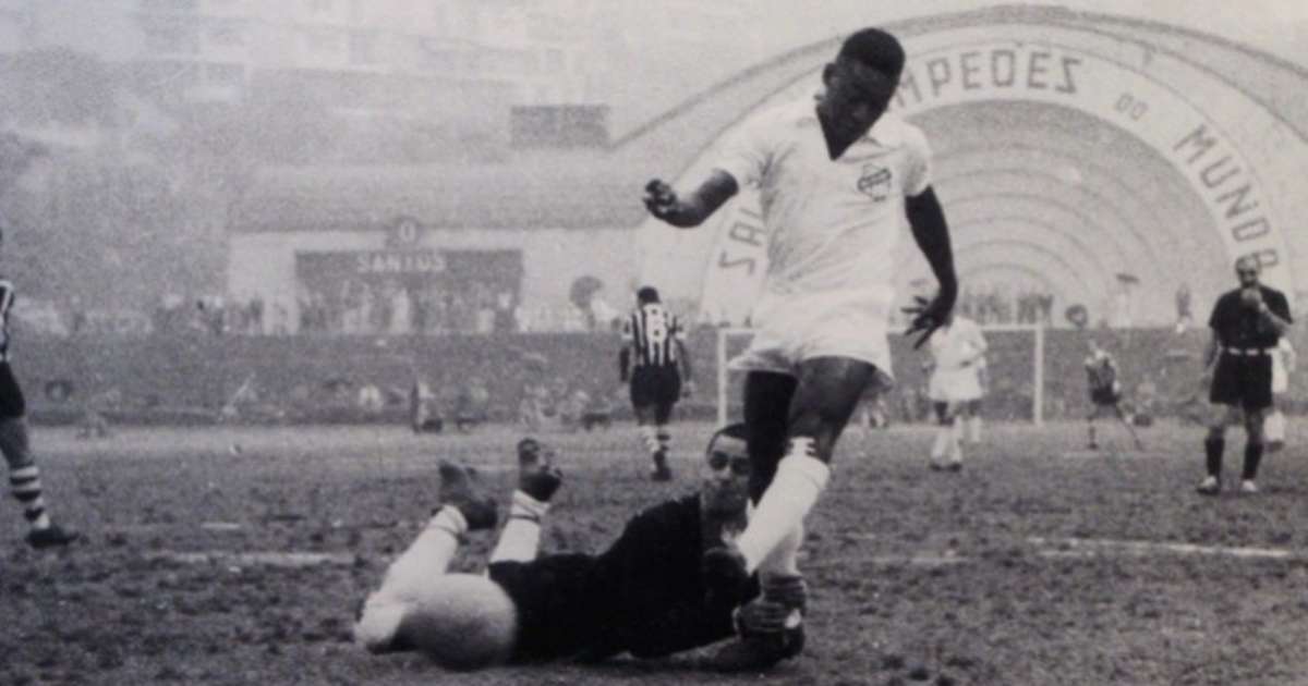 Pelé, 81 Anos: Camisa 10 Do Santos, Primeira Equipe Brasileira A ...