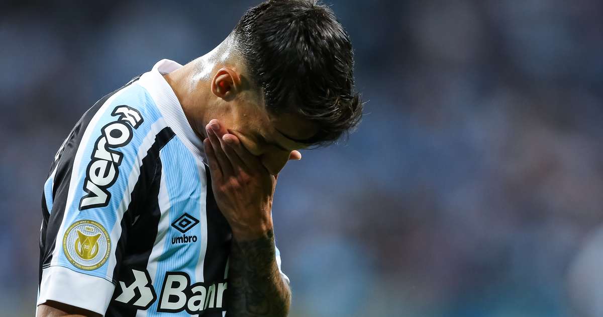 Jovem da base do Grêmio pede desculpas por erro em estreia contra