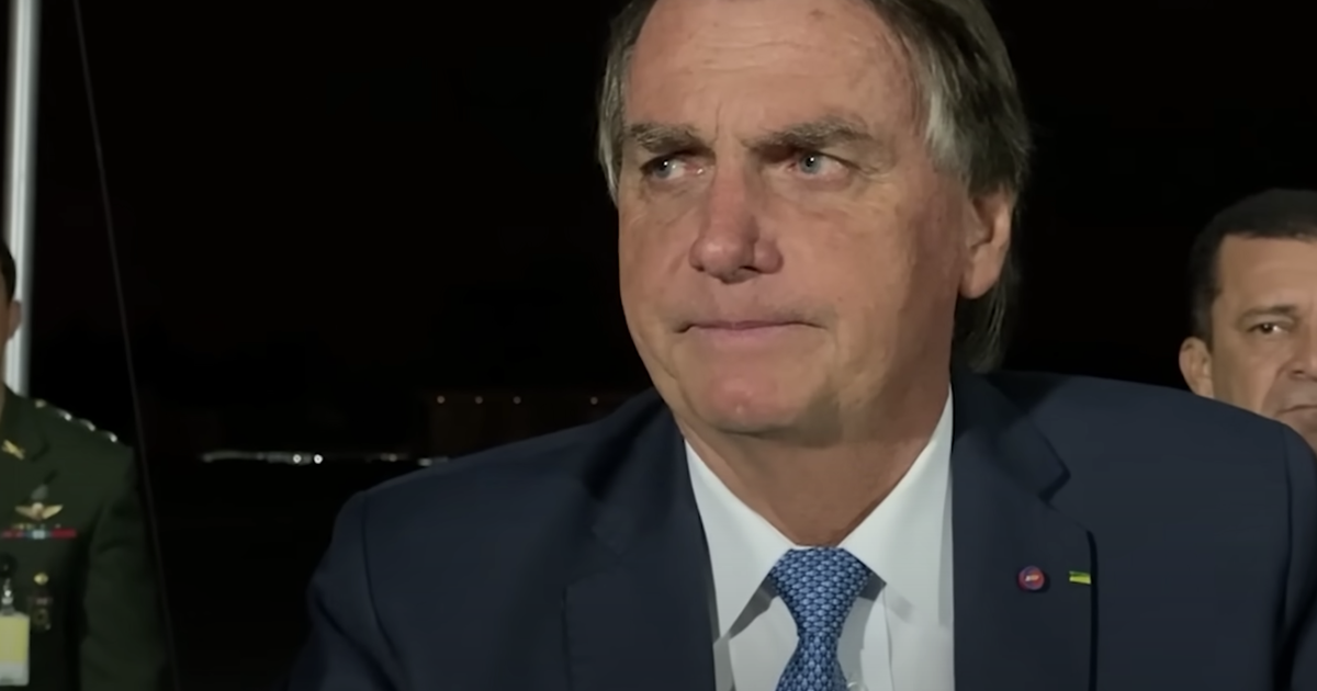 Bolsonaro é Aplaudido Após Apoiadores Entenderem Que Gasolina Baixaria ...