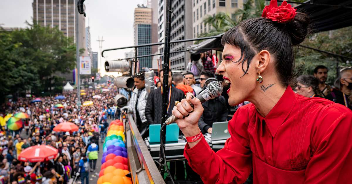 Smirnoff leva diversidade e música para Parada LGBT+ e dá show de protagonismo - Terra