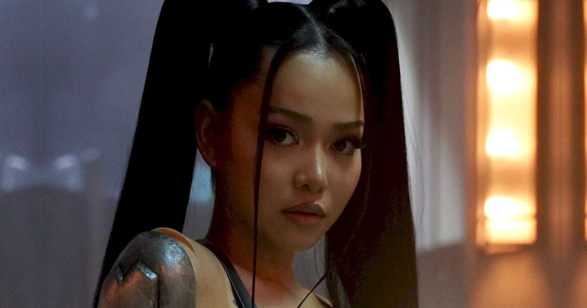 Bella Poarch lança o inédito EP "Dolls"