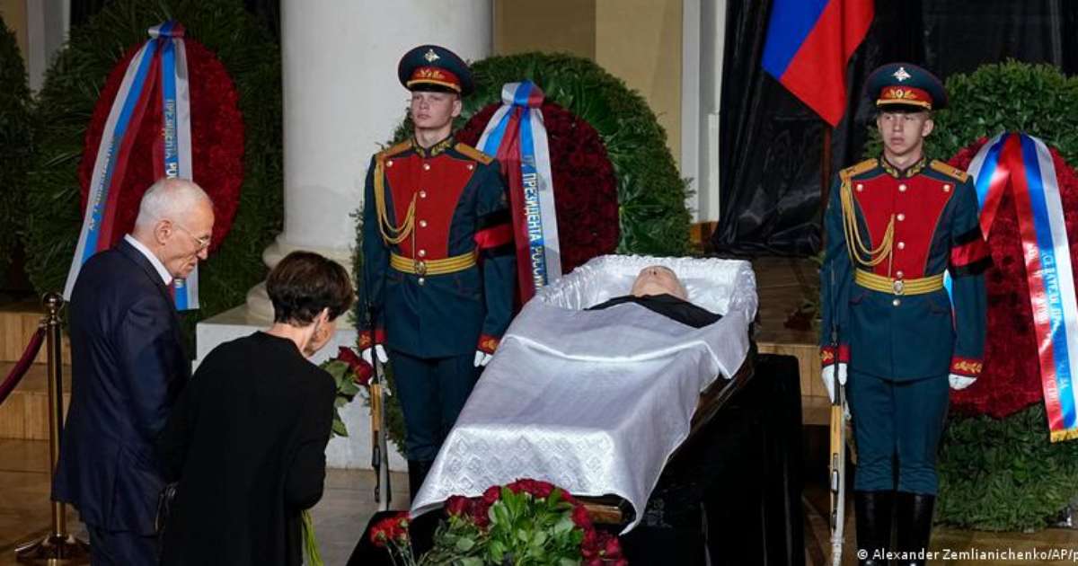 Em Funeral Sem Putin Milhares Se Despedem De Gorbachev