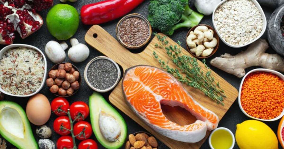 Dez alimentos que inflamam o corpo e outros 4 anti-inflamatórios