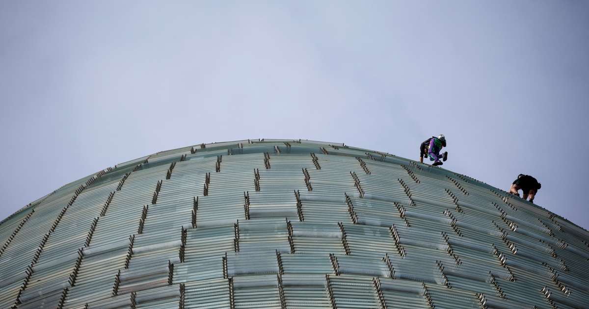 ‘French Spider-Man’ climbs a skyscraper without a belt with his son