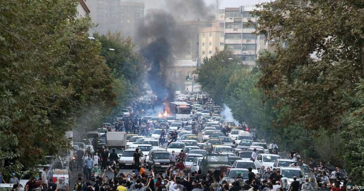 Confrontos entre manifestantes e polícia no Paquistão. Número de mortos ...