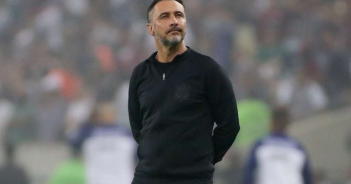 V&Atilde;&shy;tor Pereira fala sobre perman&Atilde;&ordf;ncia no Corinthians e diz gostar do clube: "Me  identifiquei muito"