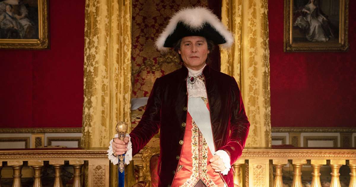 Johnny Depp surge como Luís XV em sua volta ao cinema