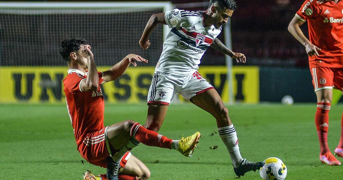 S&Atilde;&pound;o Paulo tem gol anulado pelo VAR, perde para o Inter e se complica na  briga pela Libertadores