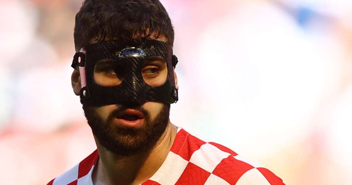 Sie verstehen, warum ein kroatischer Spieler das Feld mit einer Maske betritt