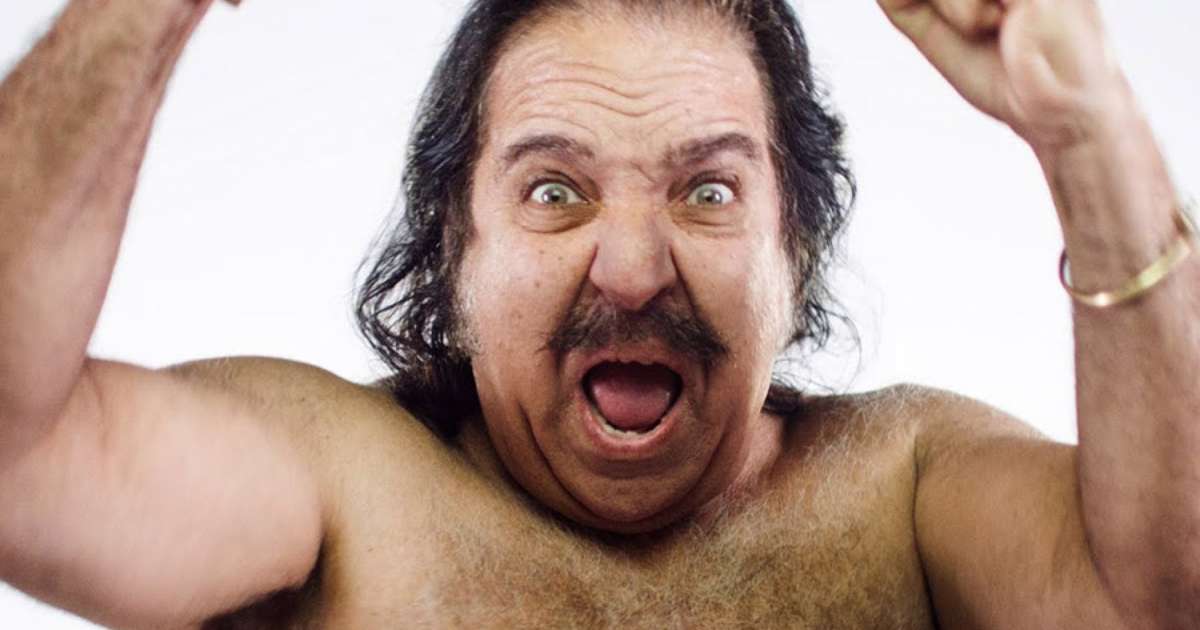 Lenda dos filmes adultos, Ron Jeremy escapa de 300 anos de prisão ao