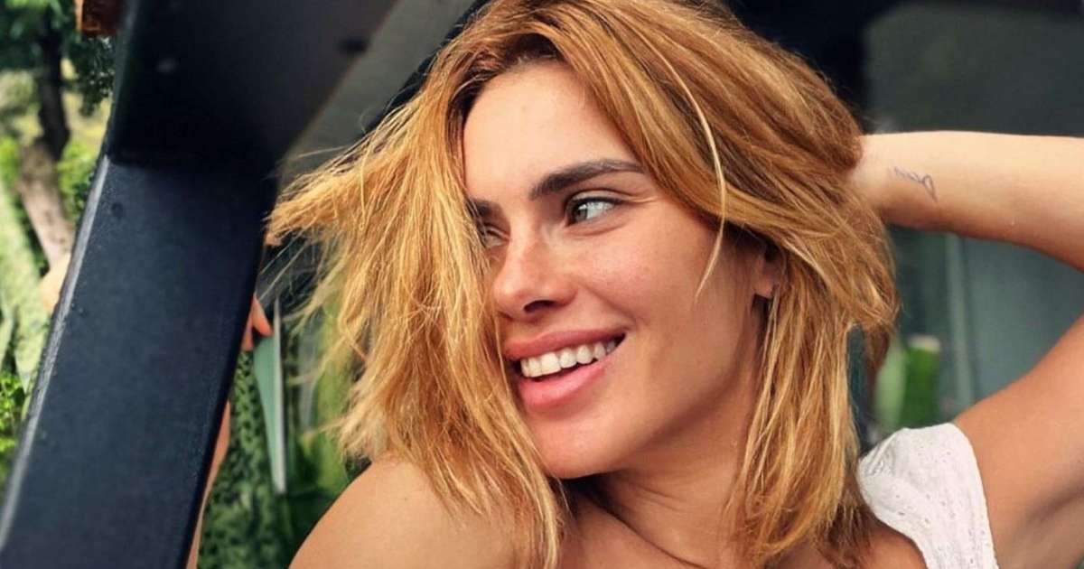 Aos 44 Anos Carolina Dieckmann Posa De Biquíni E Ostenta Beleza Natural Em Fotos Sem Filtro