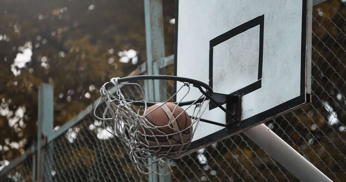 EDUCAÇÃO FÍSICA NA MENTE: BASQUETEBOL