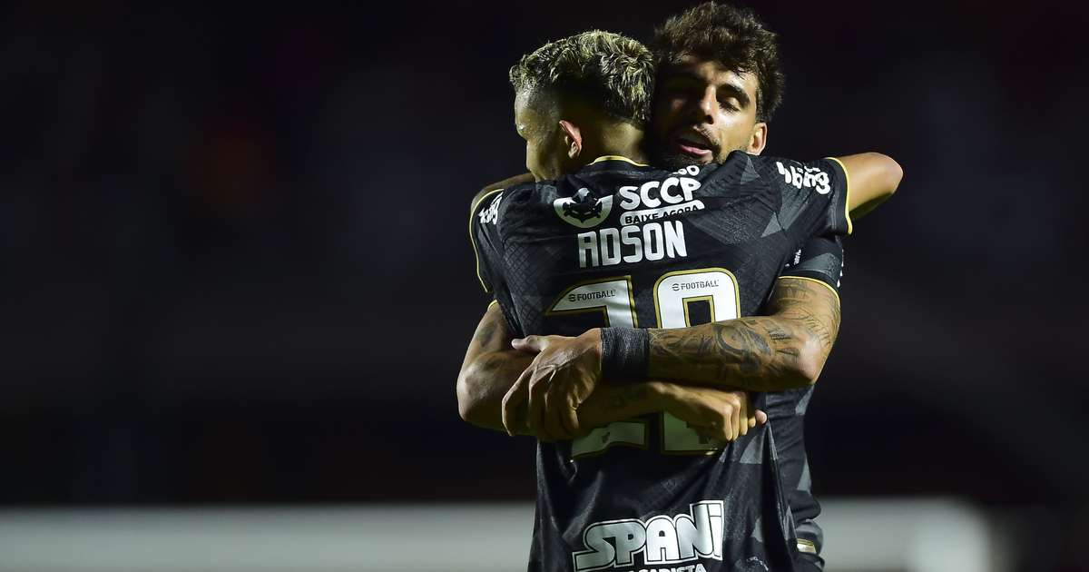 Autor dos gols do Corinthians no Majestoso, Adson elogia entrega da equipe