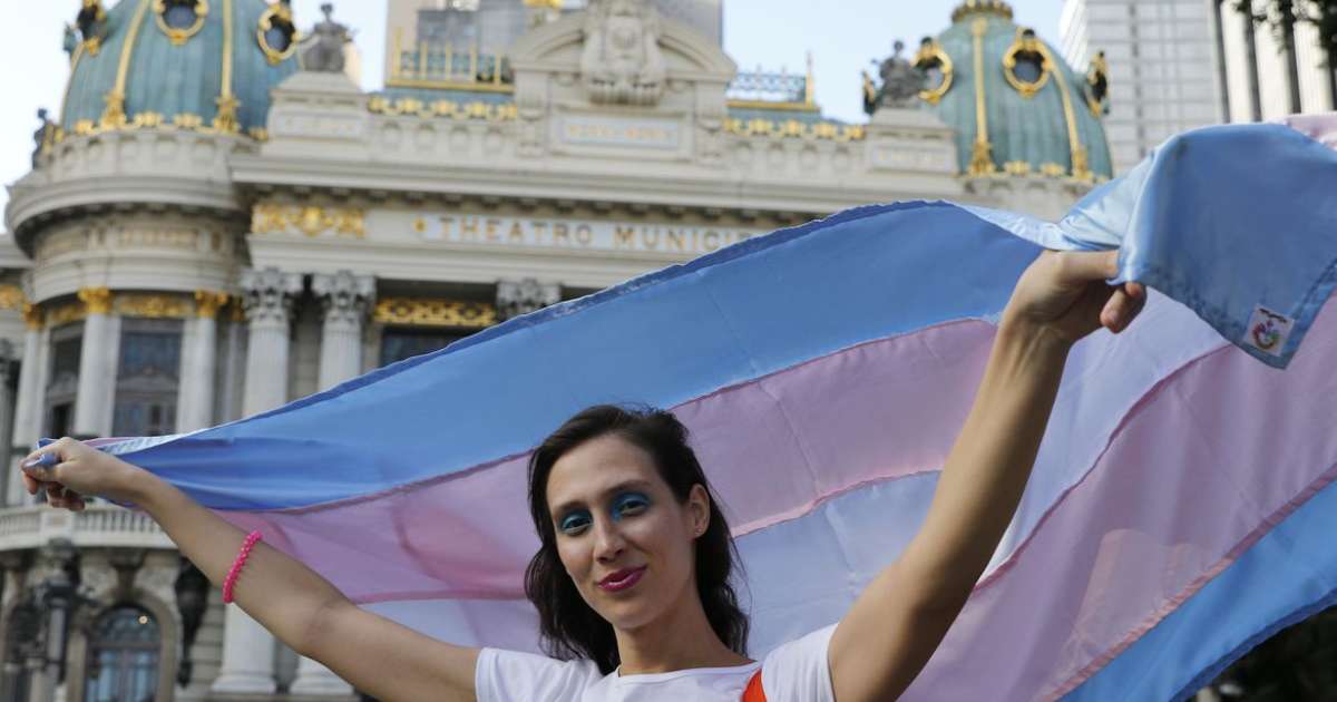 Cantora lírica trans que ensaiava escondida diz: “a voz me moldou” - Terra