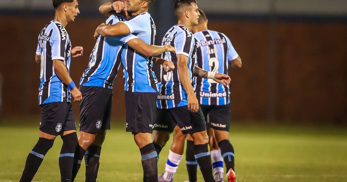Gr&Atilde;&ordf;mio vence o Esportivo e se isola na lideran&Atilde;&sect;a do Campeonato Ga&Atilde;&ordm;cho