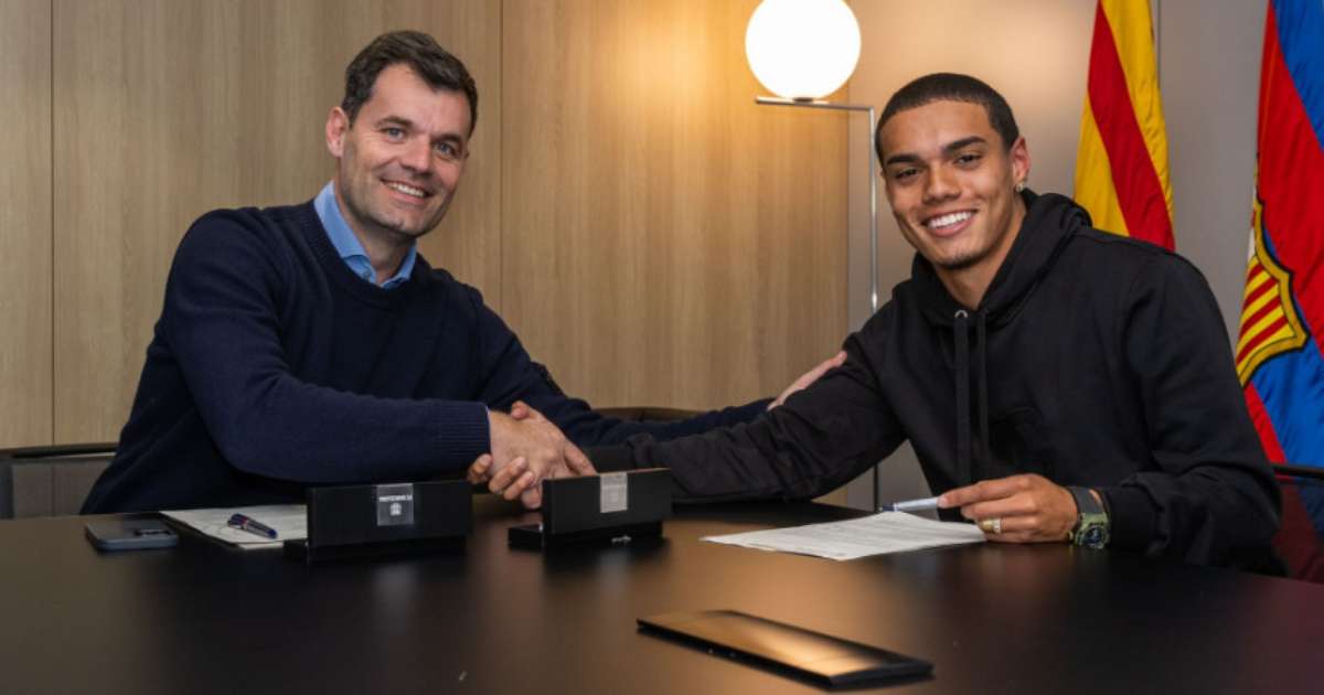 Filho de Ronaldinho Gaúcho, João Mendes assina contrato com Barcelona