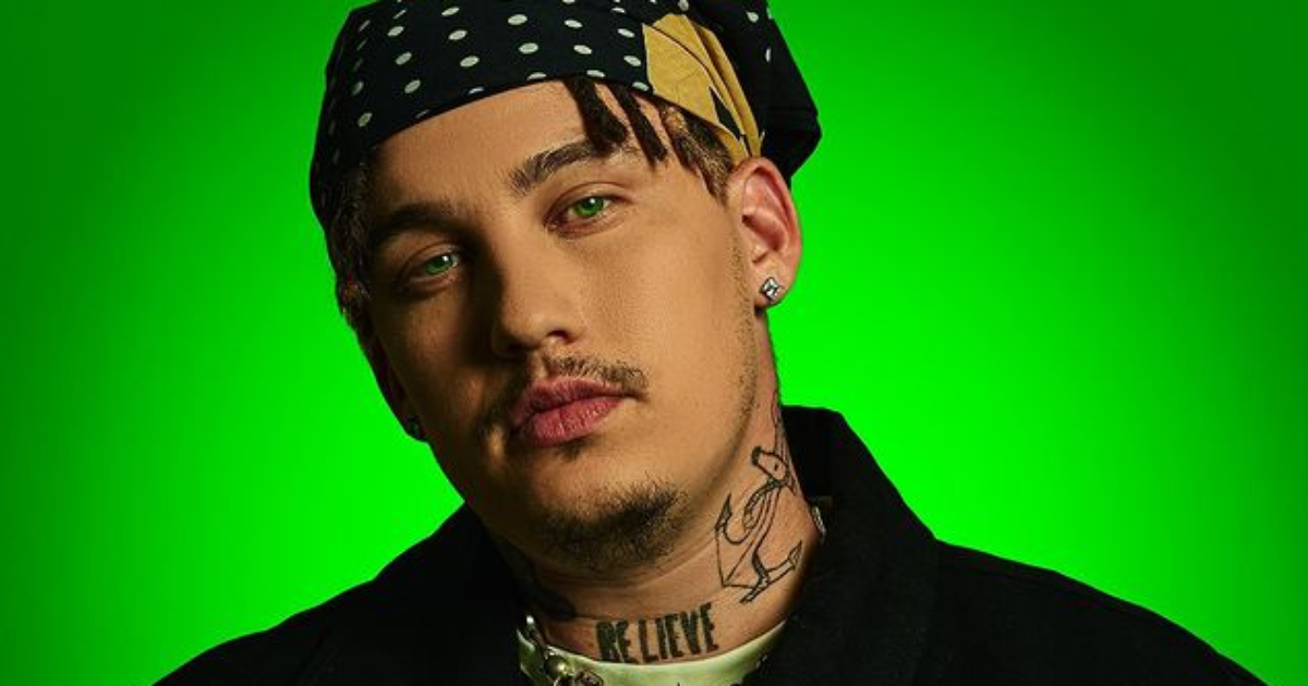 Rapper desmaia no palco durante show e morre aos 27 anos
