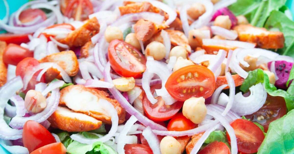 Saladas completas: 11 receitas que funcionam como refeições inteiras