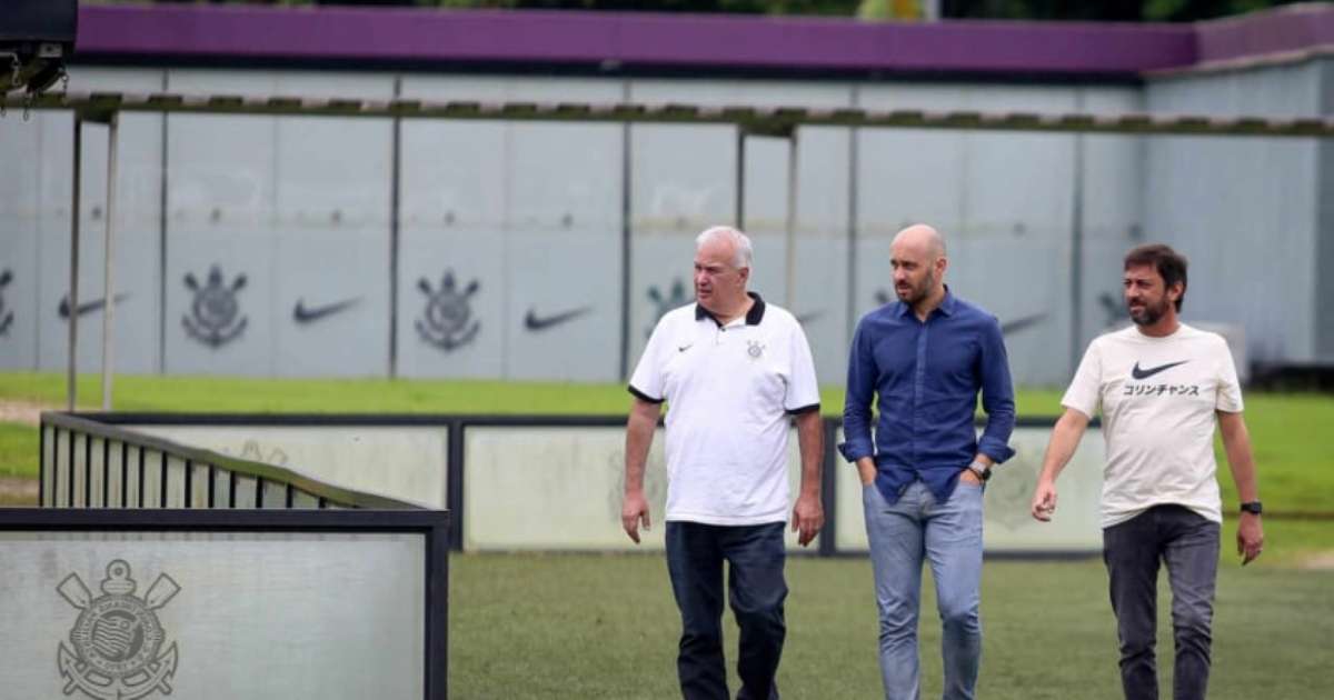 &Agrave; deriva no mercado, Corinthians v&ecirc; press&atilde;o na diretoria aumentar e prazo  por refor&ccedil;os encurtar